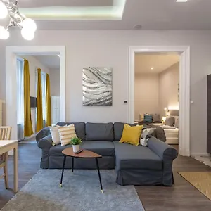 https://luxury-central-home-next-to-the-fashion-str.inbudapesthotels.com