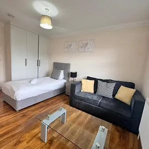 https://comfort-heathrow-stay-5-mins-to-the-terminal.brighton-hotels-england.com